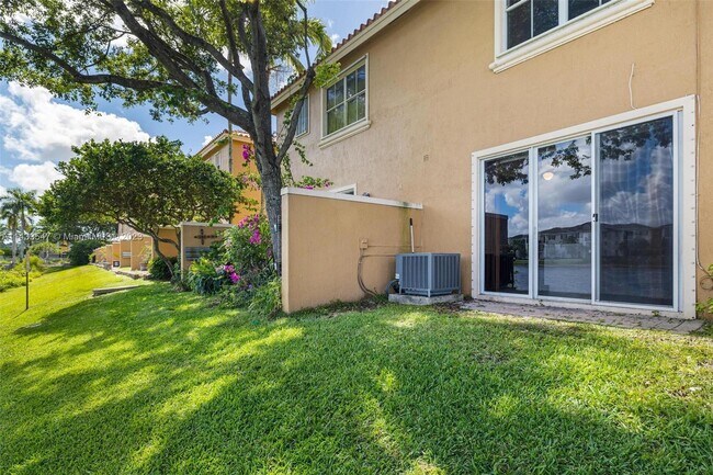 Photo - 10587 SW 6th St