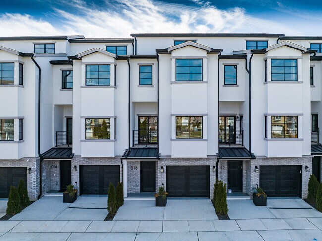 Photo - 13 Harbor Front Ter Townhome