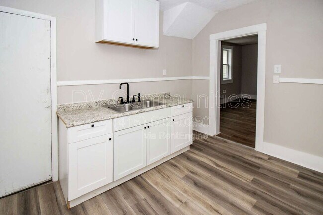 Photo - 2947 E 57th St Unidad 3