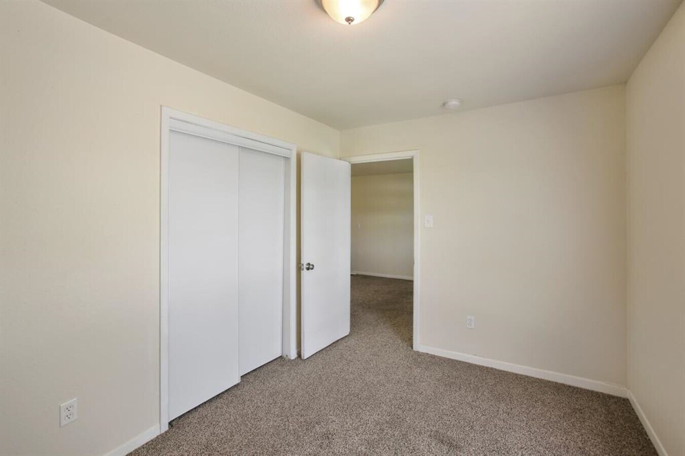 Photo - 5415 3 Rd St