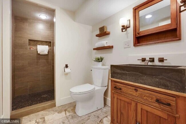 Bathroom - 1549 Edmund Ave Unit 2