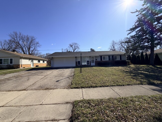 Building Photo - 635 Morton St