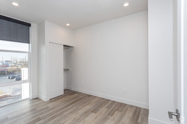 2BR, 2BA - 909SF - Second Bedroom