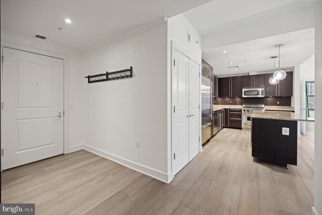 Building Photo - 2425 L St NW Unit 436