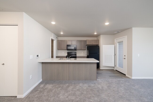Building Photo - Golden Prairie Rental