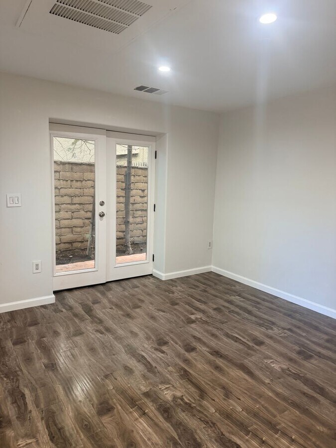 917 N. Sierra Bonita Ave - 917 N. Sierra Bonita Ave