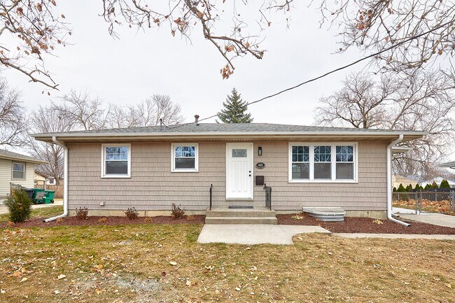 Photo - 409 SW Ash Dr House