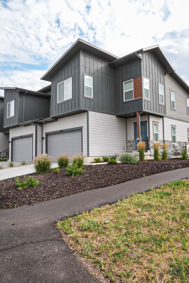 Photo - End Unit New Construction with Finished Basement Includes Utilities in New Jordanelle Ridge Neigh...