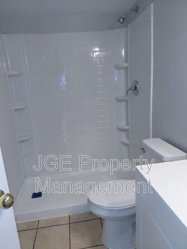 Photo - 724 NE 11th Terrace