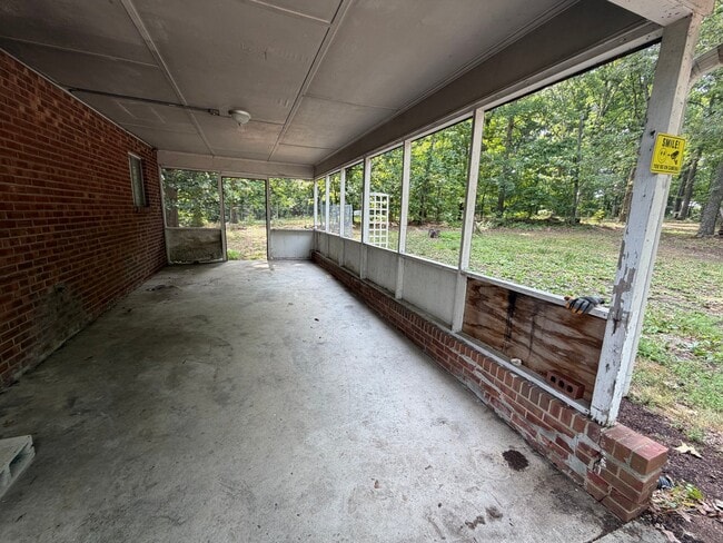 Photo - 114 Oakspring Ln