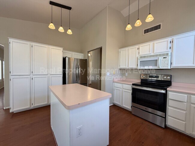 Photo - 1007 W Cooley Dr