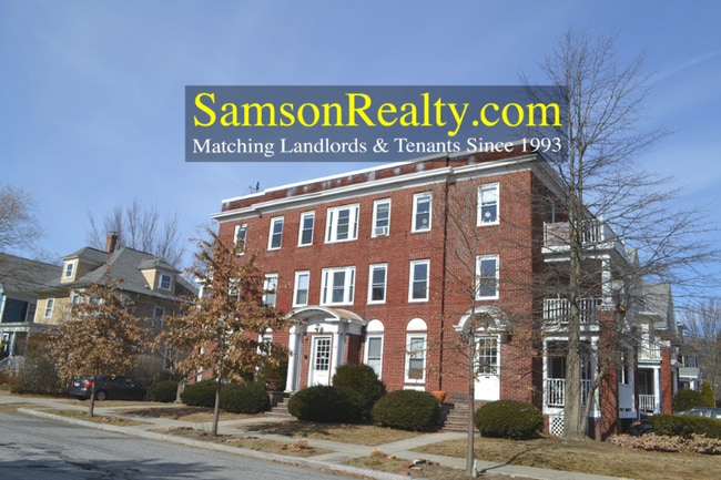 Building Photo - 136 Irving Ave Unit 3