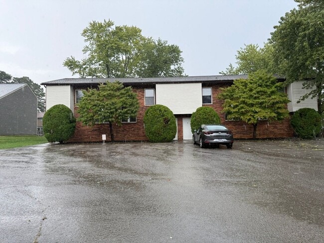 Building Photo - 2023 Belle Terra Rd Unit C