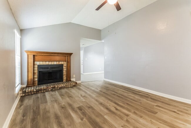 Photo - 1112 Paintbrush St