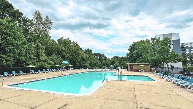 Piscina - Hampshire Tower Apartments