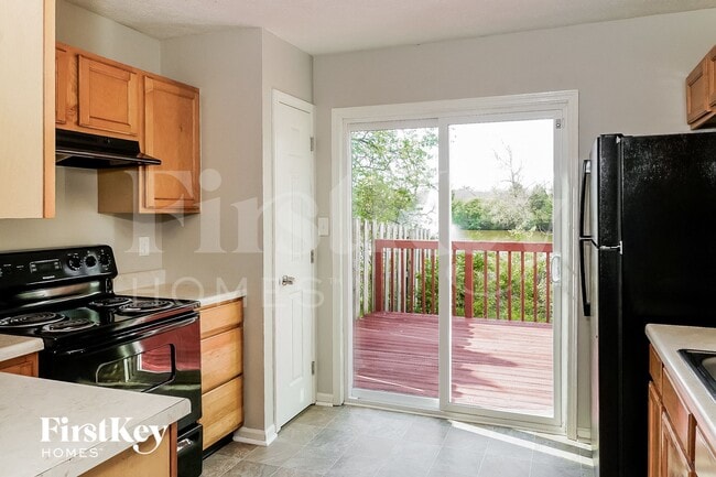Photo - 6735 Ossington Dr