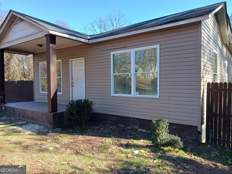 Photo - 605 Bolton Rd NW