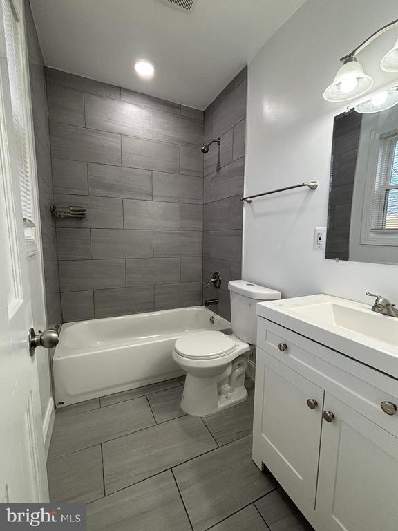 Photo - 3758 Columbus Dr