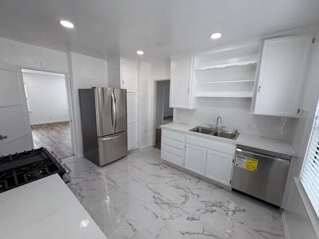 Photo - 1802 Ocean Park Blvd