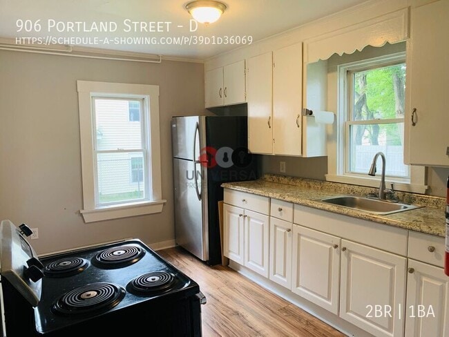 Building Photo - 906 Portland St Unit D