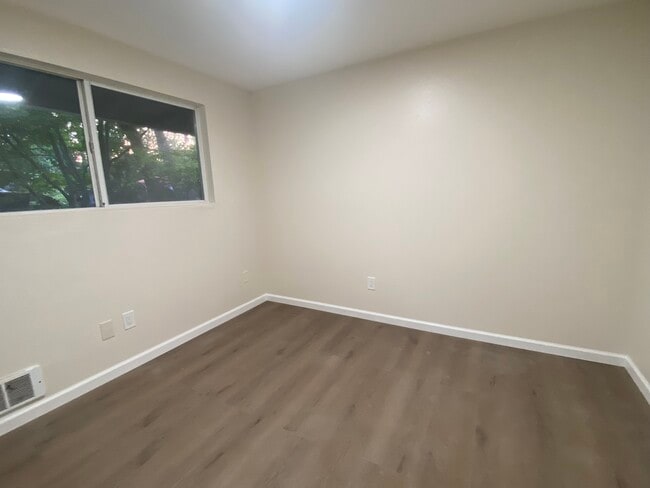 Photo - 13908 SE Newport Way