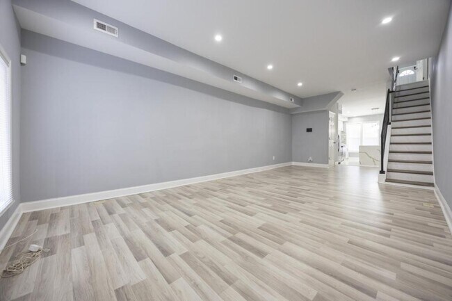 Photo - 10 N Ellwood Ave