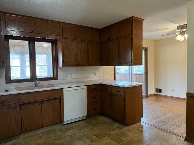 Photo - 4 Bedroom 2.5 Bathroom House Available Now...