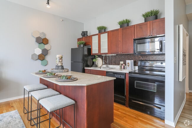 2 BR, 1 BA - Kitchen