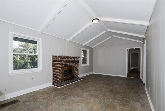 Photo - 5425 Skyview Dr SW