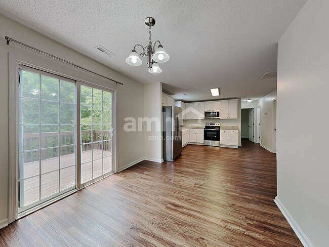 Photo - 211 Calla Lilly Ln