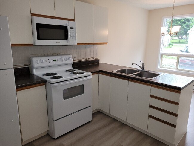 Photo - 176 Fergus St N