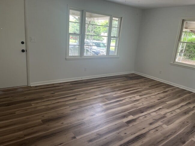Photo - 142 Hamaker St SW