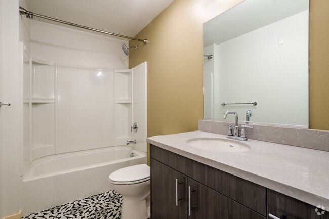 2BR, 2BA - 1,114SF