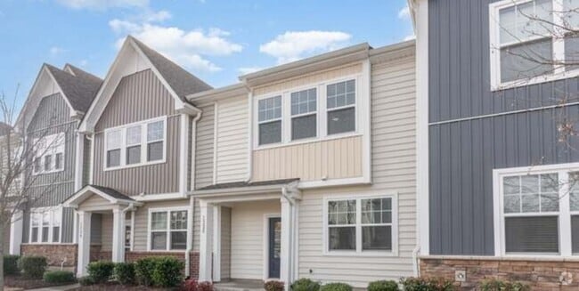 Building Photo - Fabulous 3 bedrm Townhome with office & ga...