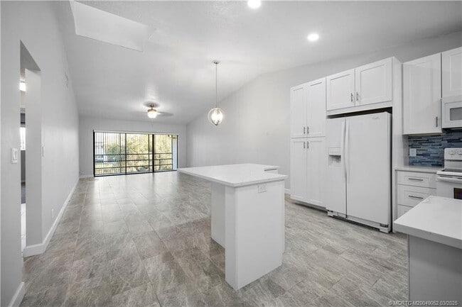 Photo - 3011 SE Aster Ln Unit 810