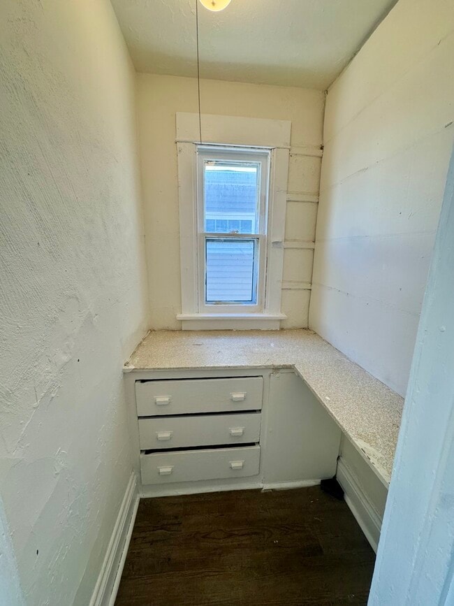 Photo - 906 Charlotte St