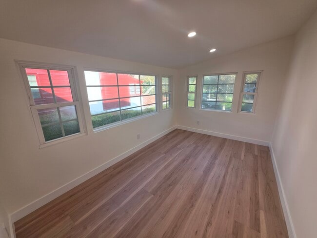 2913 W Riverside Dr Unit 2913