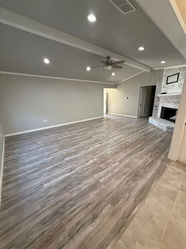 Photo - walking distance to TCU!! Brick 4 bed 2 bath 2 car Garage & Mature tree in yard!!