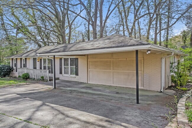 Photo - 369 Windemere Way