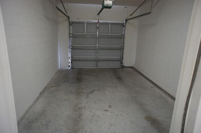 Building Photo - Lovely Condo in The Greens at West End