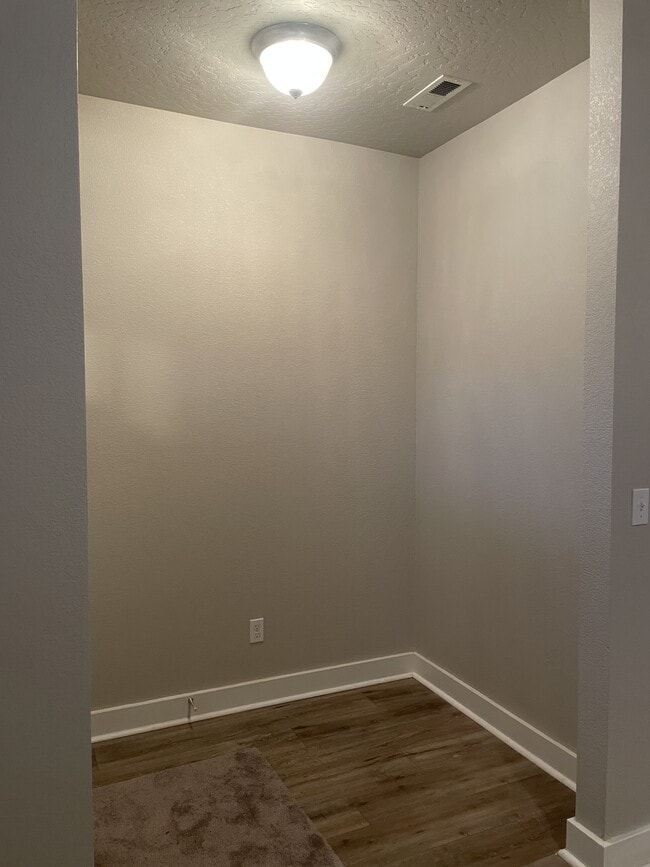 Photo - 447 N Baxter Way