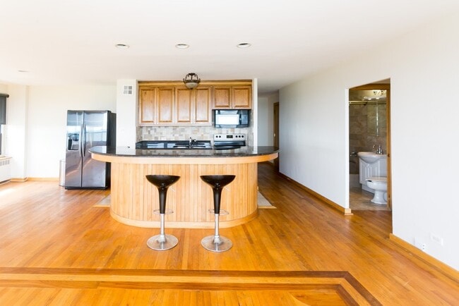 Building Photo - 4180 N Marine Dr Rental