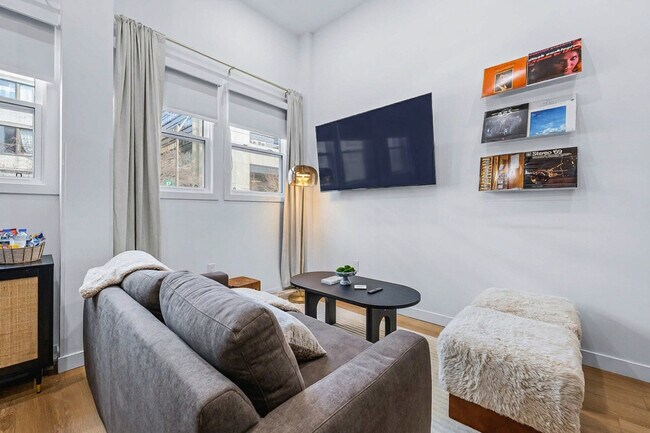 Photo - 168 McCaul St Unit SI ID1389231P