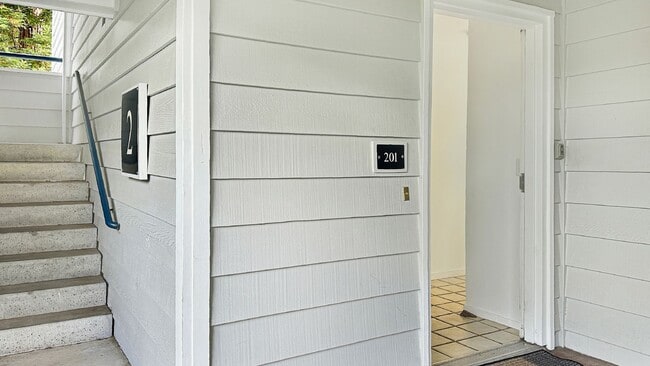 Photo - Exceptional Corner Unit w/ Wraparound Sout... Unidad 201