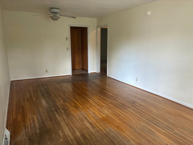 Photo - 804 Crescent Hill Rd