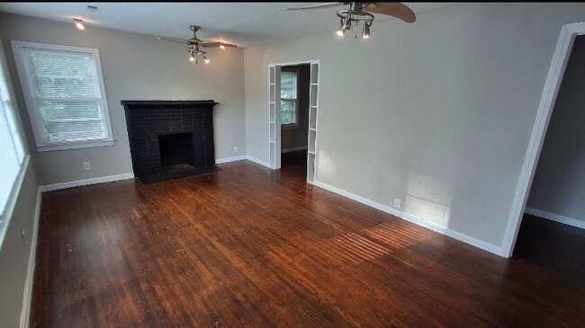 Photo - 906 Appleby St NW