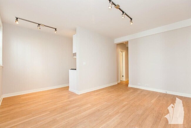 Photo - 511 W Belmont Ave