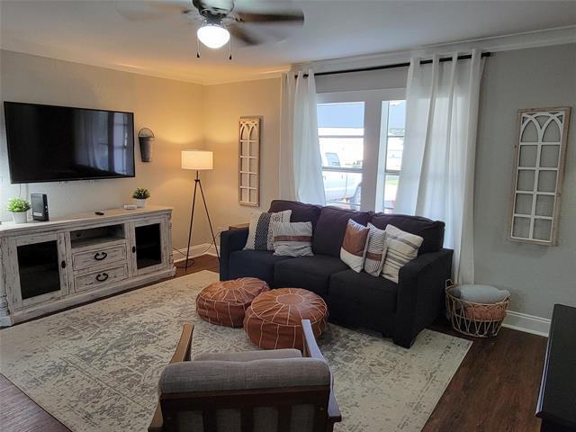 Photo - 203 W Oak St