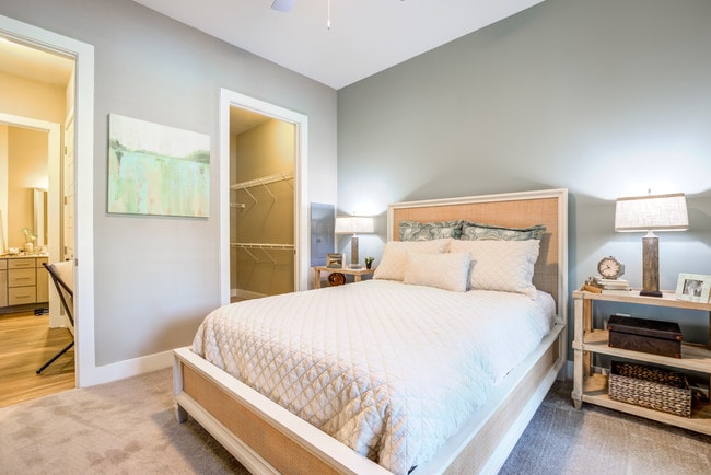 1BR, 1BA - 865 SF