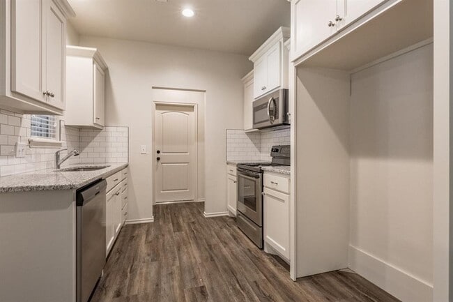 Photo - 437 Chalk Hill Ct